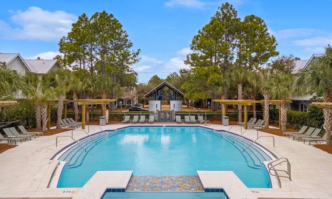 Forest District House | WATERCOLOR ACROSS FROM POOL! 4/4 SLEEPS 10! 6 SEATER GOLF CART!