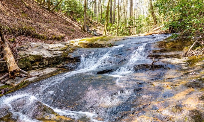 Helen Cabin | Waterfall Cabin, newly re-designed cabin near Helen - Mountain Paradise