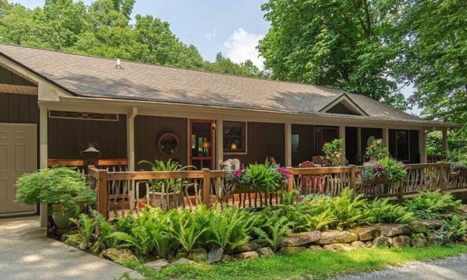 Cullowhee House | Waterfall Escape: Cashiers, Glenville & Highlands