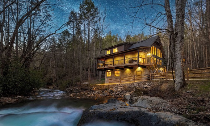 Rocky Grove House | Waterfall + Swimming Hole | Fire Pit & Hot Tub