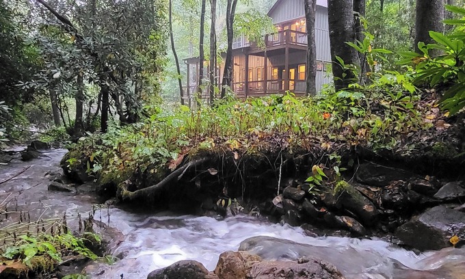 Lake Nantahala House | Waterfalls, Hot Tub, WiFi, Fire Pit, Decks, 40 acres + National Forest