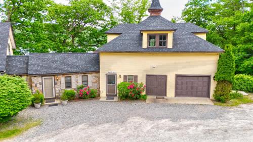 Holderness House | Waterfront 1-bedroom with deck