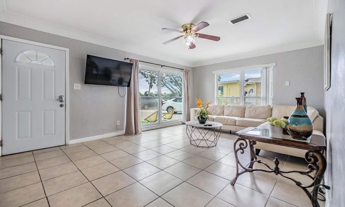 Coquina Key House | Waterfront 2-Bedroom House