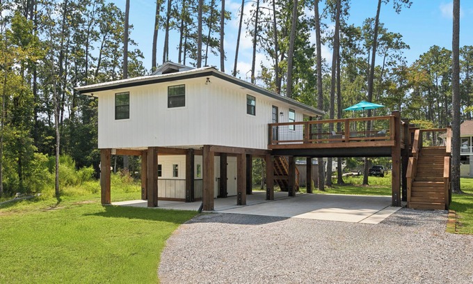 Covington House | Waterfront 2BR/1BA – Fully Furnished Home in Covington, LA