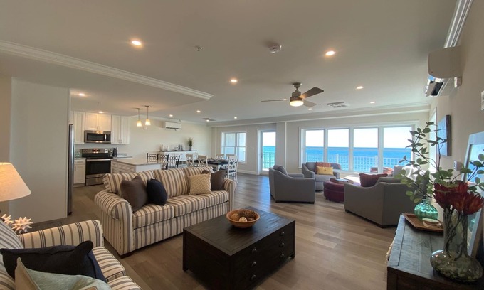 Hampton Condo | WATERFRONT 2BR Spacious Top Floor Condo!