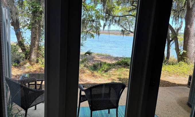 Beaufort House | Waterfront – 3 Min to Parris Island Sleeps 6 Stunning Views