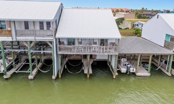 Port O Connor House | WATERFRONT 3G CONDO near Fishing Center