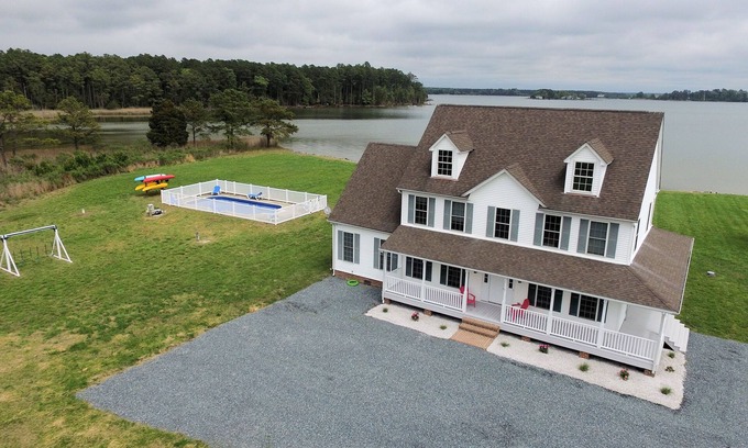 Cambridge House | Waterfront 5BR/3.5BA with private pool, dock, fire pit, kayaks, beach Sleeps 18