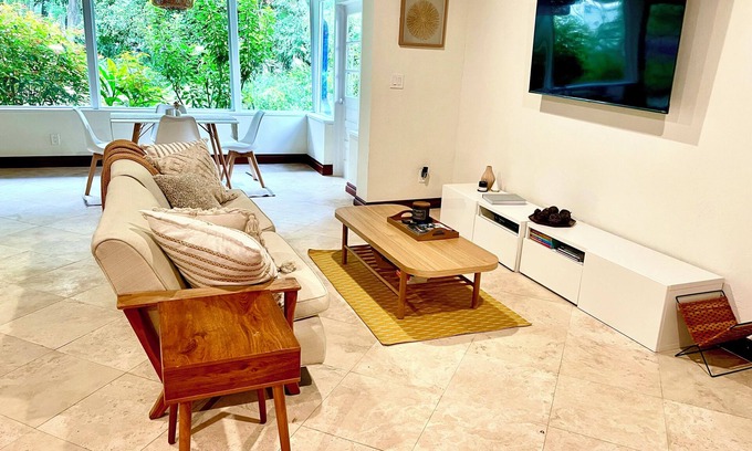 Homosassa House | Waterfront backyard oasis : Manatees : 2-bedroom 2 bathroom : Scenic