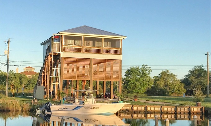 Shoreline Park House | Waterfront Bay St. Louis House in Riverview - With Dock and boat launch
