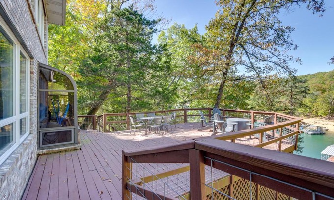 Sylvan Shores Apartment | Waterfront Beaver Lake Apt with Deck