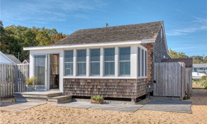 Town of Southold Town House | Waterfront Bungalow w/Private Beach on Peconic Bay