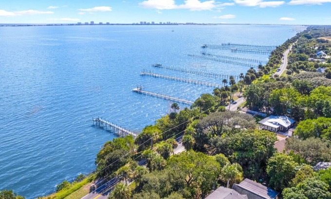 Fort Pierce House | Waterfront Bungalow, Indy River House