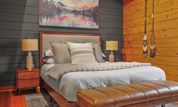 De Soto Cabin | Waterfront Cabin - Sauna - Fire Pit - Bluff Views