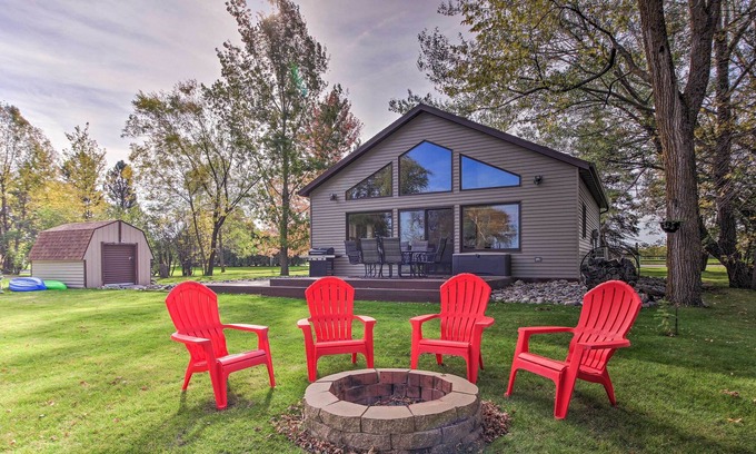 Detroit Lakes Cabin | Waterfront Cabin in Detroit Lakes w/Deck+Yard