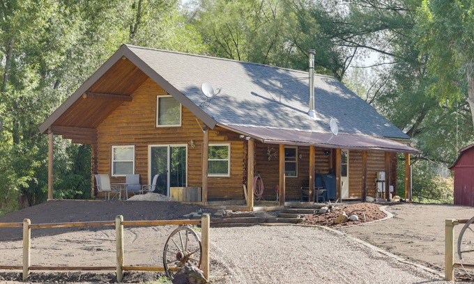 Sheridan Cabin | Waterfront Cabin w/ Bighorn Mountain Views!