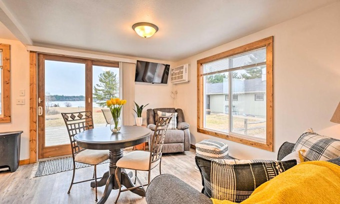 Arkdale House | Waterfront Castle Rock Lake Cabin with Deck and Grill