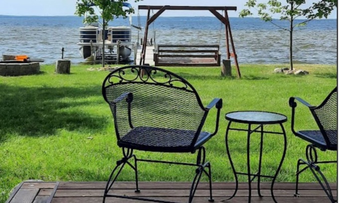 Houghton Lake Cottage | Waterfront Charmer!