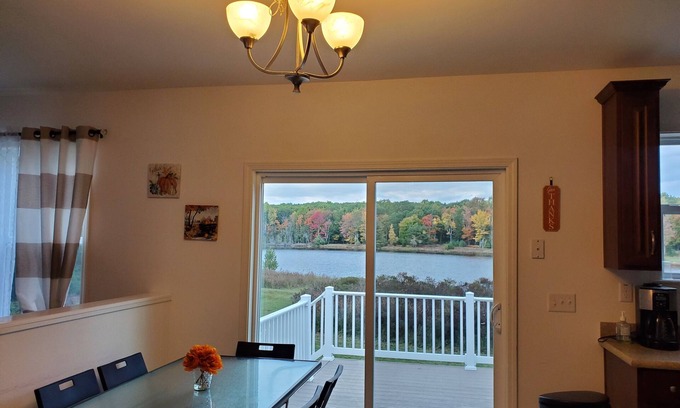 Mamakating Park Historic District House | Waterfront Charming 3 BRS Lakehouse with gorgeous views and WiFi in Wurtsboro!