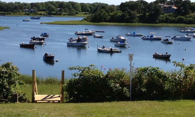 Chatham House | Waterfront Chatham Village, Short Walk to Town & Lighthouse Beach