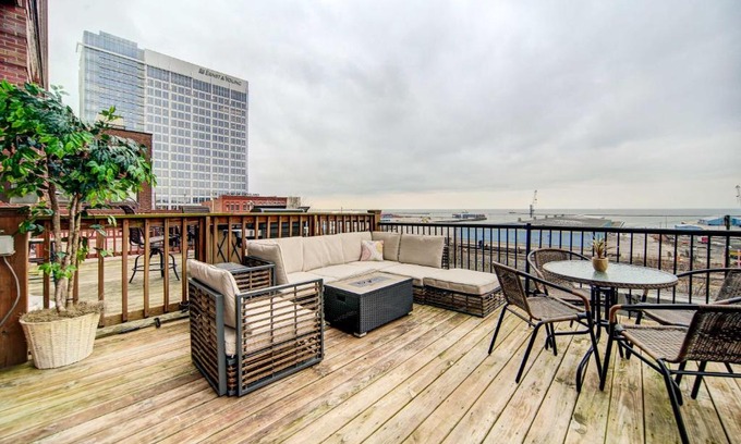 Downtown Cleveland Apartment | Waterfront Cleveland Apt about 1 Mi to Downtown