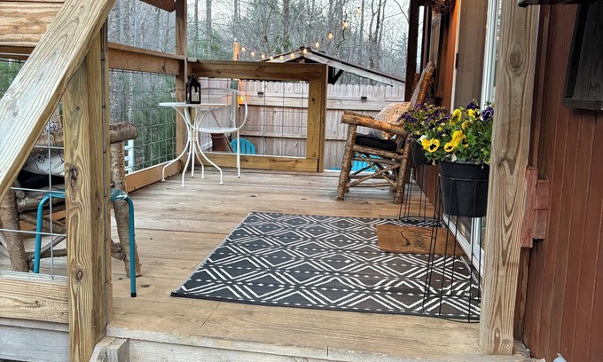 Spruce Pine House | Waterfront Collin’s cabin