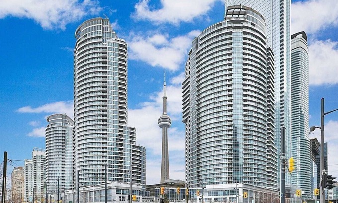 Central Waterfront Condo | Waterfront Condo at Prime Harbourfront Location