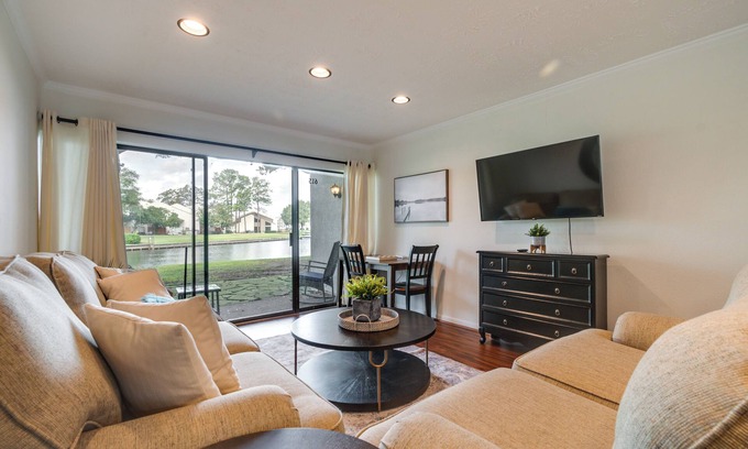 Walden on Lake Conroe Condo | Waterfront Condo on Lake Conroe w/Boat Launch!