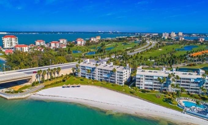 St. Petersburg Condo | Waterfront Condo on the Beautiful Isla Del Sol