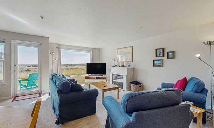 Westport Condo | Waterfront condo with ocean views & free WiFi - close to the beach