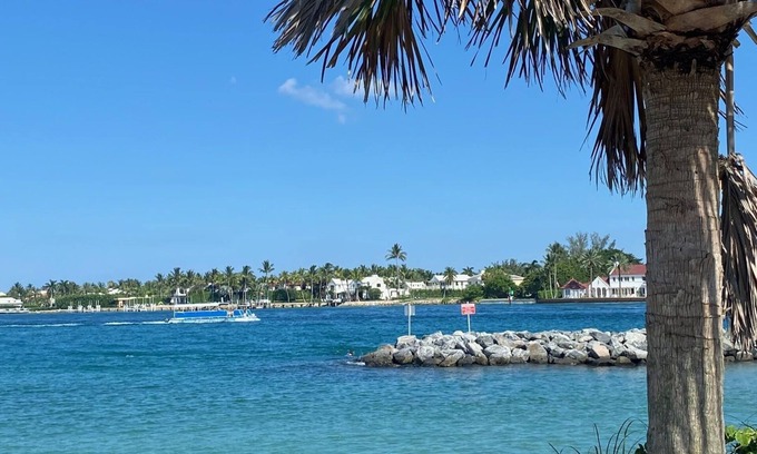 Florida North Atlantic Coast Apartment | Waterfront Corner 2bd/1ba Apt in NPB