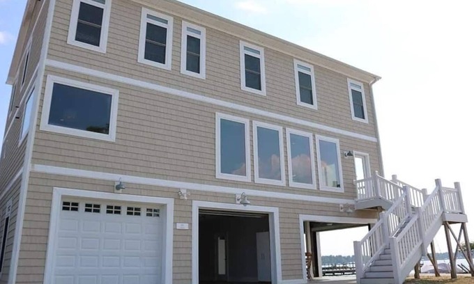 White Lake Cottage | Waterfront Cottage!! Awesome Views of White Lake!!! This 4-bedroom home has all the features you would expect in a luxury waterfront cottage, and this location puts you a very short walk to Goldston's Beach Pavilion.