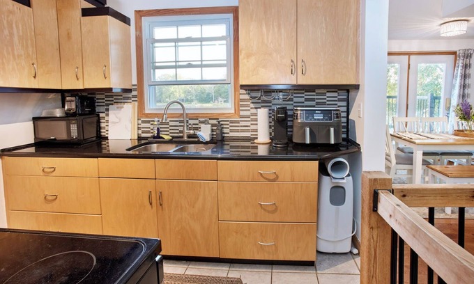 Quinte West Cottage | Waterfront Cottage with Salt Water HOT TUB! Directly on the Trent-Severn.