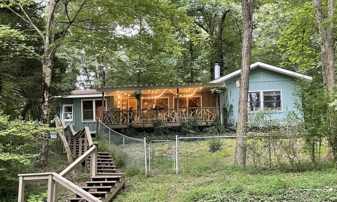 Franklin Cottage | Waterfront Cottage on Pond -Fishing- Game Room 4 miles to downtown Franklin, NC