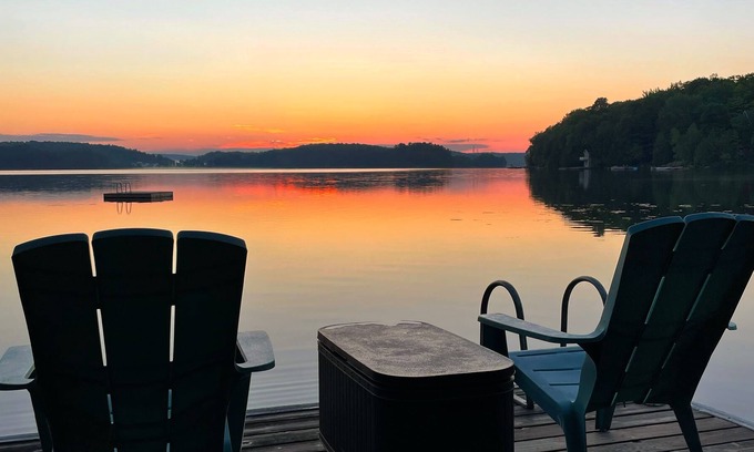 Windermere House | Waterfront Cottage with 11/10 Views on 3 Mile Lake