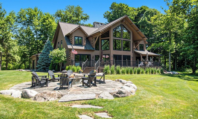 Fennville Cottage | Waterfront Custom Log Home, minutes to Saugatuck/Douglas!