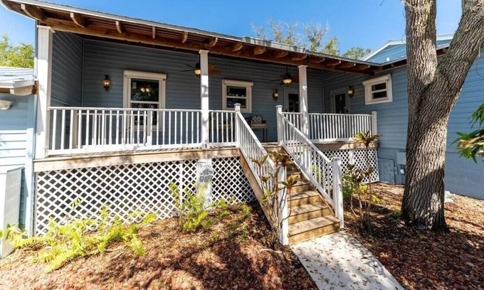 St. Lucie Village Cottage | Waterfront Dream Guesthouse