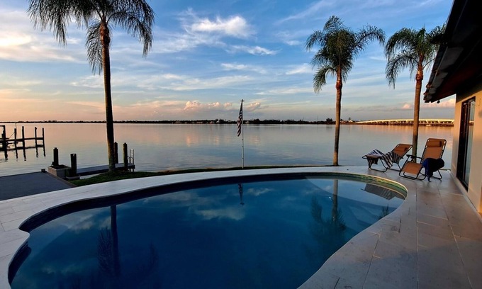 Gulf Cove House | Waterfront Dream Hideaway