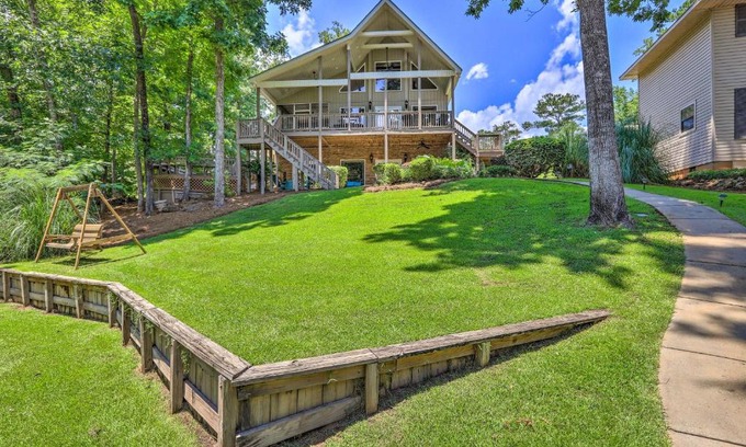 Eatonton House | Waterfront Eatonton Escape with Private Hot Tub!
