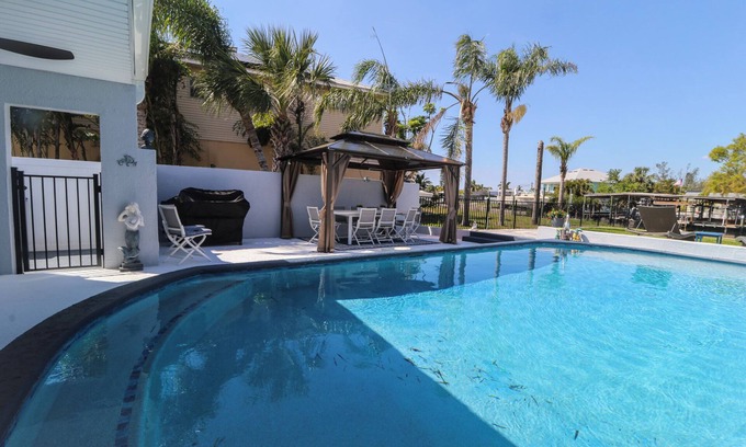 Ruskin House | Waterfront Elegance