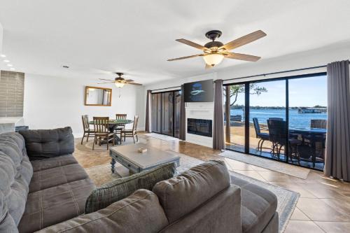 East Cobb House | Waterfront Escape 3BR Townhome Pet-Friendly Sleeps 8