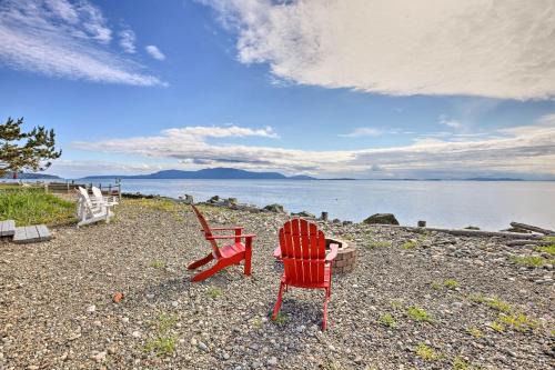 Ferndale House | Waterfront Ferndale Home Deck and Beach Access