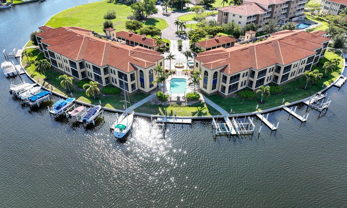 Punta Gorda Condo | Waterfront First Floor End Unit Condo in Punta Gorda Isles.nWelcome to Paradise!