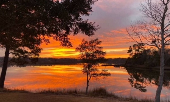 Hampstead Cottage | Waterfront Fishing Cottage w/Beautiful Sunsets