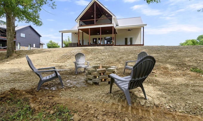 Golden Cabin | Waterfront | Fishing + Hot Tub | Fire Pit | Grill