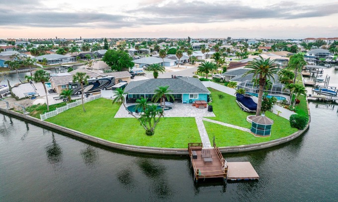 Apollo Beach House | Waterfront fully renovated Vacation Home