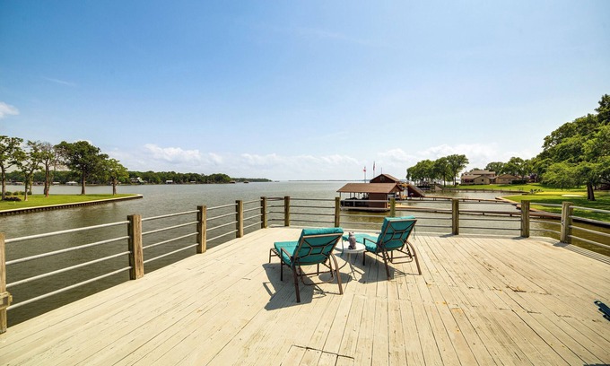 Cedar Creek Reservoir House | Waterfront Gem on Cedar Creek Lake w/Deck + Games
