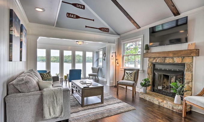 Eatonton House | Waterfront Gem on Lake Sinclair with Boat Dock!