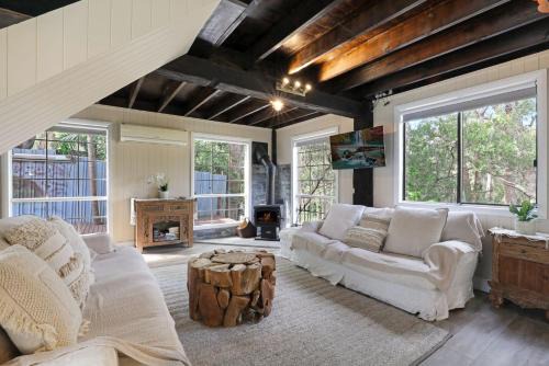St. Georges Basin House | Waterfront Getaway, Pet Friendly & 1 Night Stays!