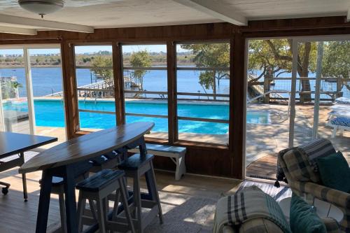 Sea Trail House | Waterfront Getaway